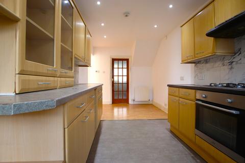3 bedroom terraced house to rent, Raymead Avenue, Thornton Heath, CR7