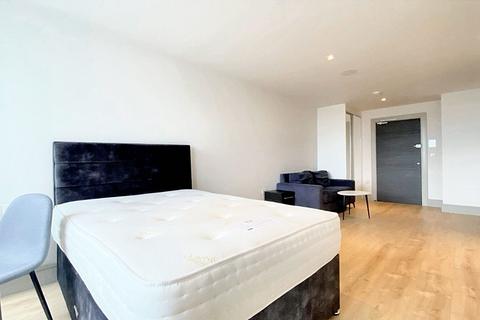 Studio to rent, Market Square, Mercantile House, UB8