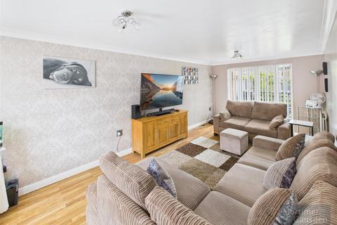5 bedroom link detached house for sale, Chaffinch Road, Bury St. Edmunds IP32