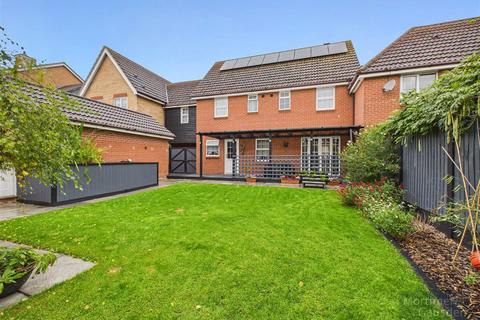 5 bedroom link detached house for sale, Chaffinch Road, Bury St. Edmunds IP32