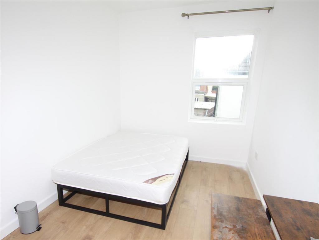 Bed 6.JPG