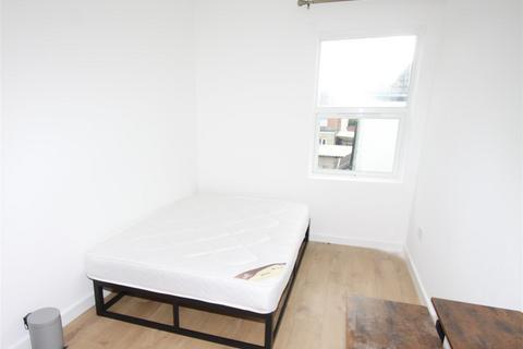 1 bedroom in a house share to rent, Charminster Road, Bournemouth