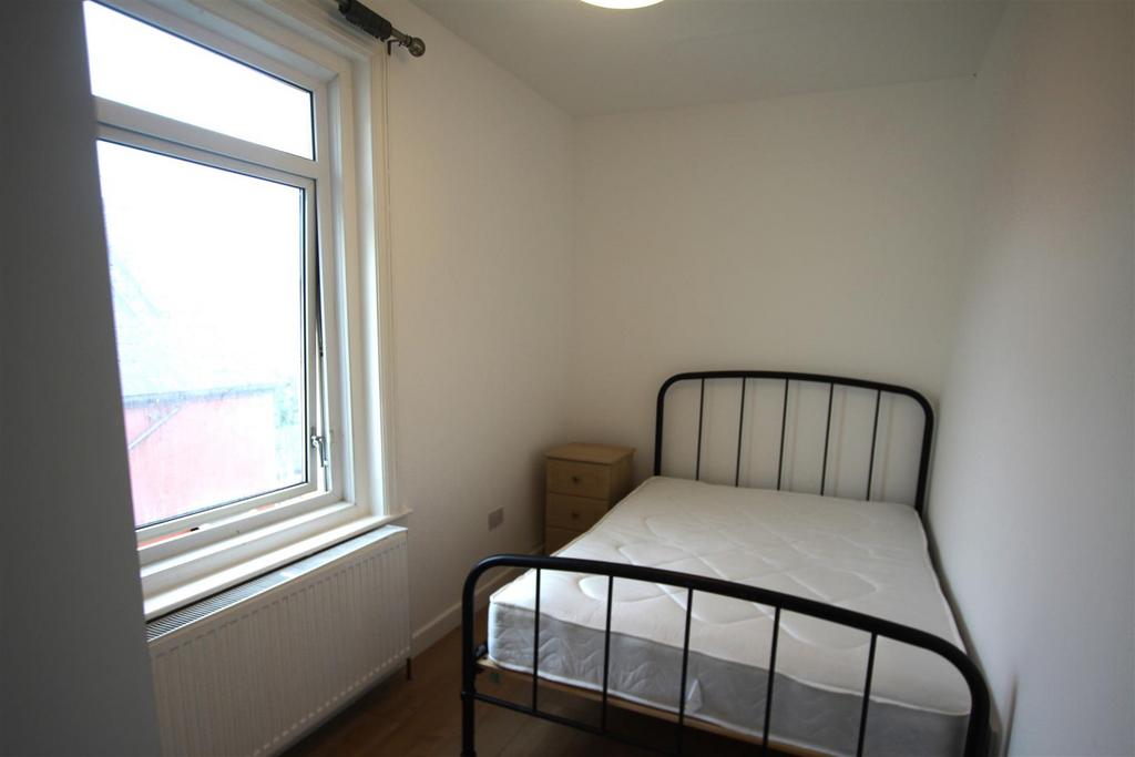 Bed 9.JPG