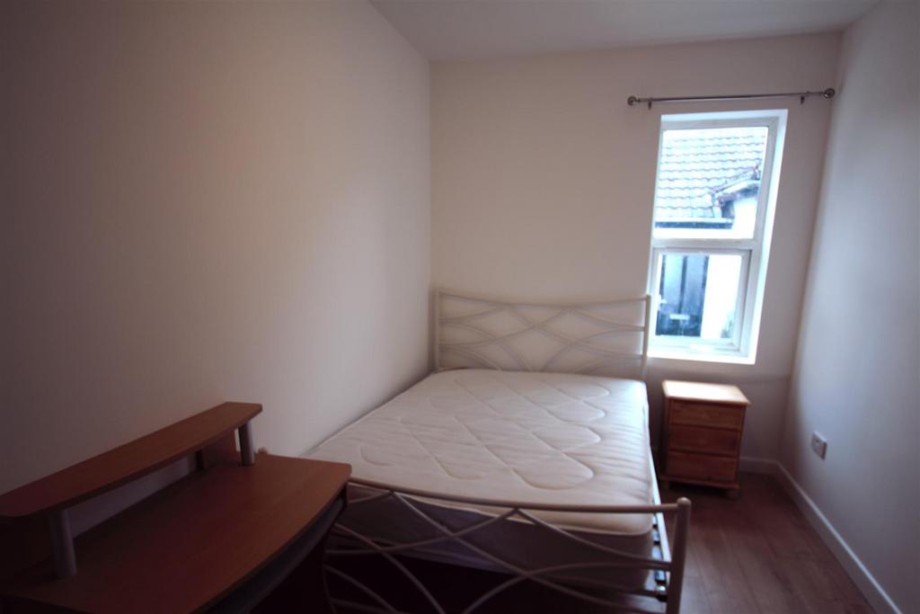 Bed 5.jpg