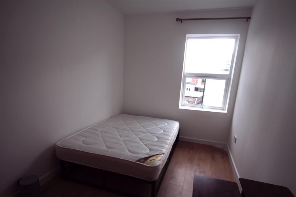 Bed 7.jpg