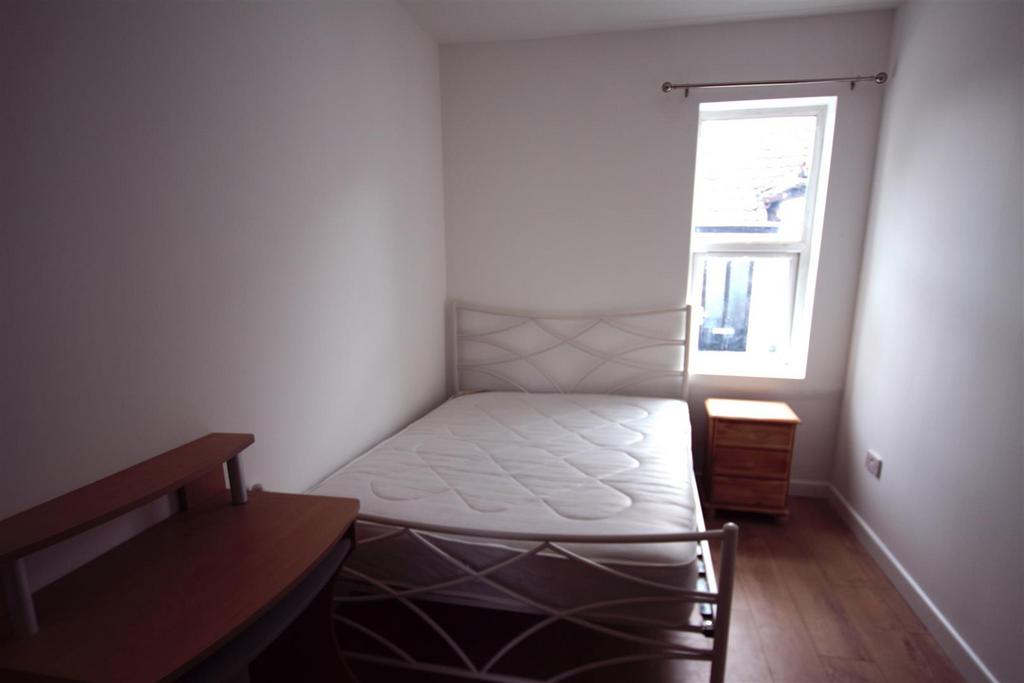 Bed 4.jpg
