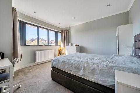 18 Poynings Way, London, N12 7LP