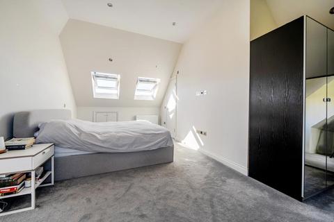 18 Poynings Way, London, N12 7LP