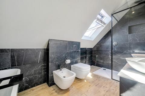 18 Poynings Way, London, N12 7LP