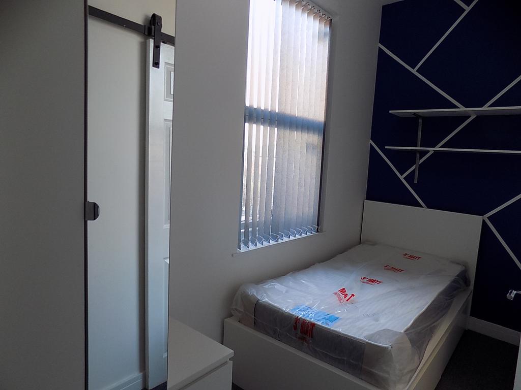 Bedroom 2 - Single-Sized (Available)