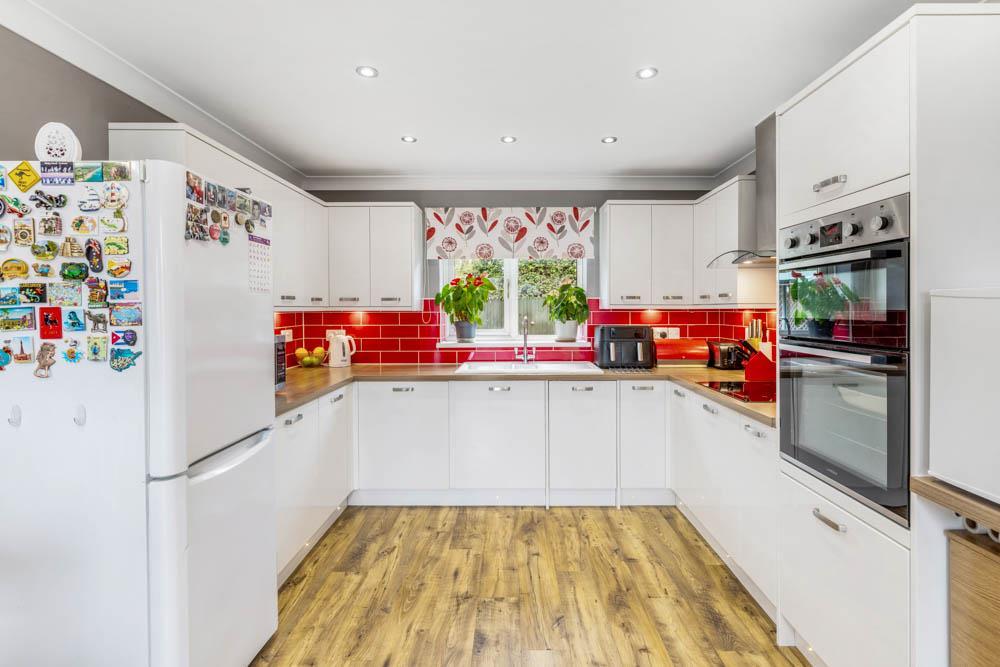 Kitchen/Dining Area