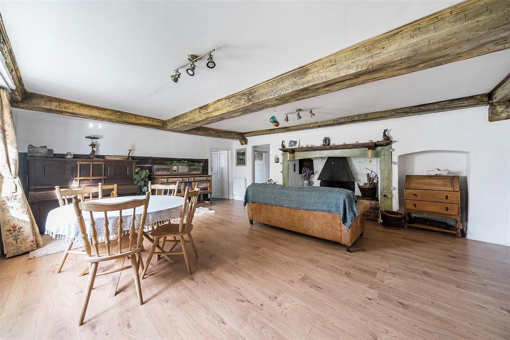 Sitting/Dining Room