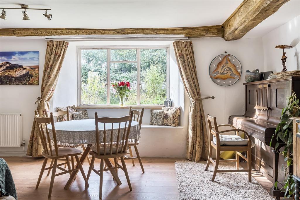 Sitting/Dining Room