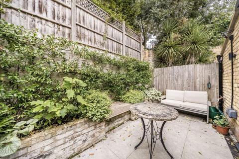2 bedroom flat for sale, Glengall Road, London NW6