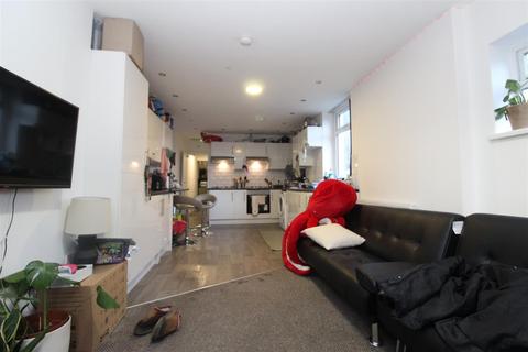 8 bedroom house to rent, Pen Y Wain Road, Cardiff CF24