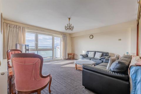 2 bedroom flat for sale, Westbourne House, Wheatlands, Hounslow TW5