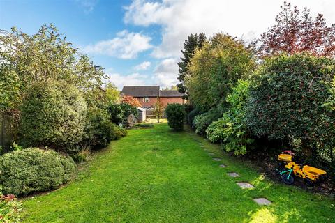 45 Holland Road, Oxted, RH8 9AU