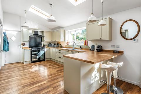 45 Holland Road, Oxted, RH8 9AU