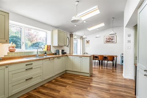 45 Holland Road, Oxted, RH8 9AU