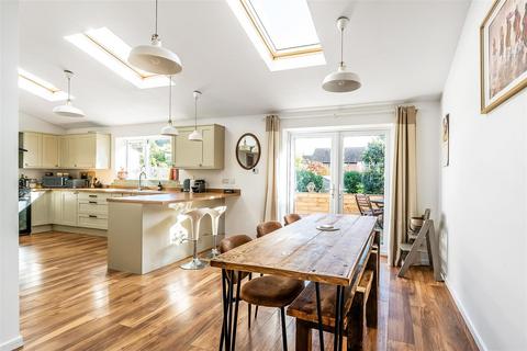 45 Holland Road, Oxted, RH8 9AU