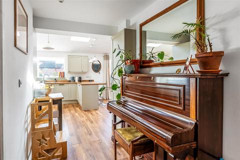 45 Holland Road, Oxted, RH8 9AU