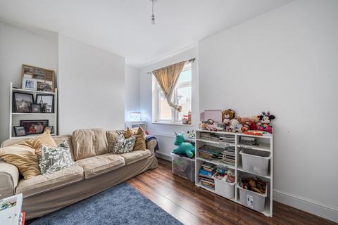 2 bedroom maisonette for sale, Eastfields Road, Mitcham CR4