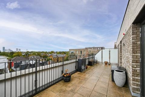 3 bedroom flat for sale, Fernfield Court, 5 Ardisia Mews, Forest Gate, LONDON, E7