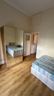 3 bedroom flat to rent, 70 Hammersmith Grove, London, W6