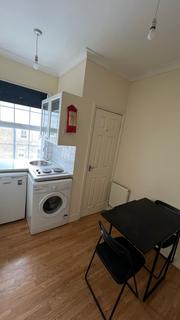 Flat B1 85 Hammersmith Road, London