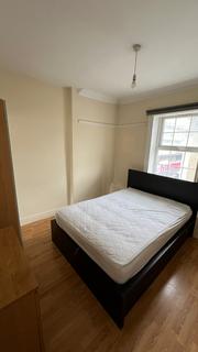 Studio to rent, Flat B1 85 Hammersmith Road, London