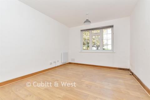 undefined, Bucklers Way, Carshalton SM5