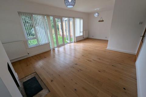2 bedroom bungalow to rent, Coronation Avenue, Northwood, Isle of Wight
