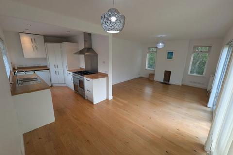 2 bedroom bungalow to rent, Coronation Avenue, Northwood, Isle of Wight