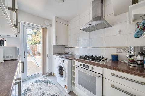 undefined, De'Arn Gardens, Mitcham CR4