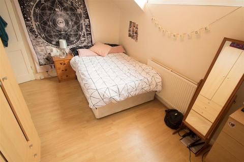 4 bedroom terraced house to rent, Harold Grove, Hyde Park, Leeds, LS6 1PH