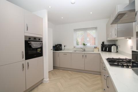 3 bedroom detached house for sale, Mason Road, New Cardington, MK42