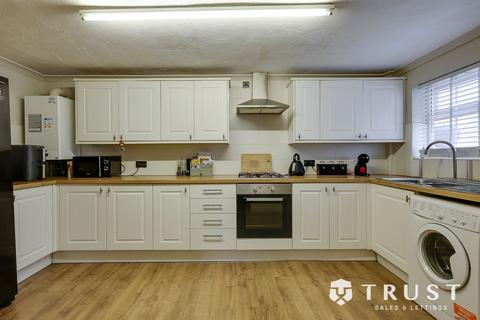 4 bedroom detached house for sale, Halifax Road, Scholes, BD19