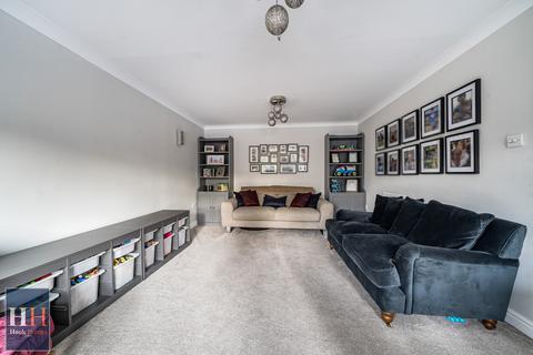 1 Lees Meadow, Hook, RG27 9RZ