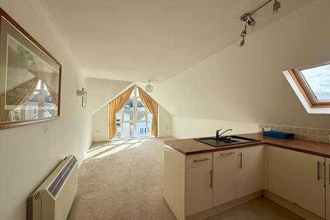 undefined, Little Triangle, Fountain Court, TQ14