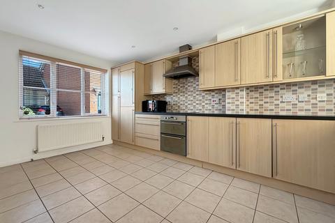3 bedroom end of terrace house for sale, Merediths Close, Wivenhoe, Colchester, CO7