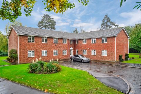 3 bedroom apartment to rent, Blackpond Lane, Slough SL2