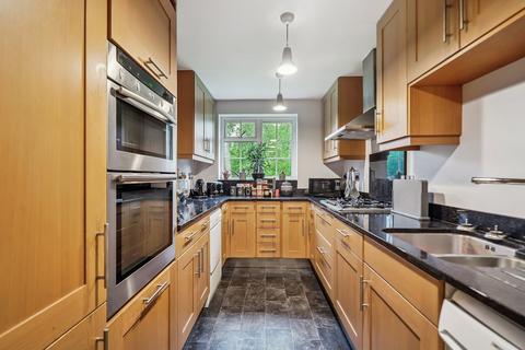3 bedroom apartment to rent, Blackpond Lane, Slough SL2
