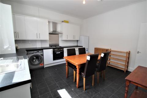 4 bedroom terraced house to rent, Harold Street, Hyde Park, Leeds, LS6 1PL