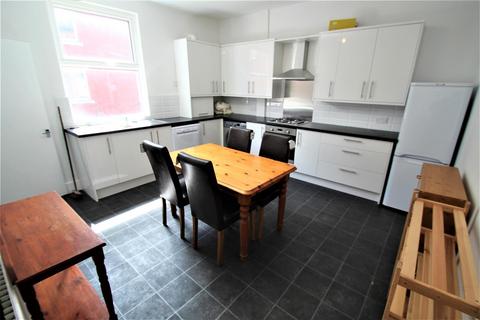 4 bedroom terraced house to rent, Harold Street, Hyde Park, Leeds, LS6 1PL