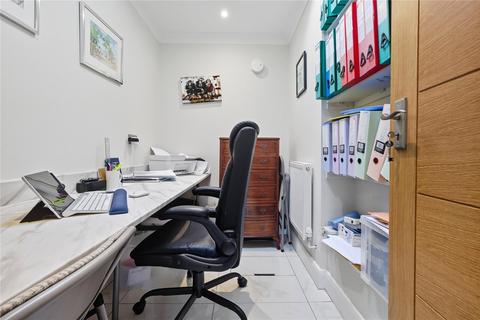 112 Burlescoombe Road, Southend-on-sea, SS1 3PS
