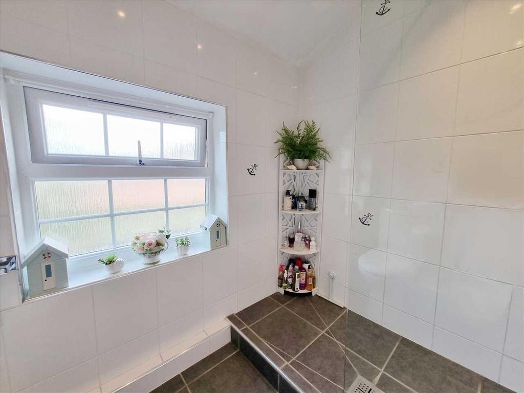 Shower Room: