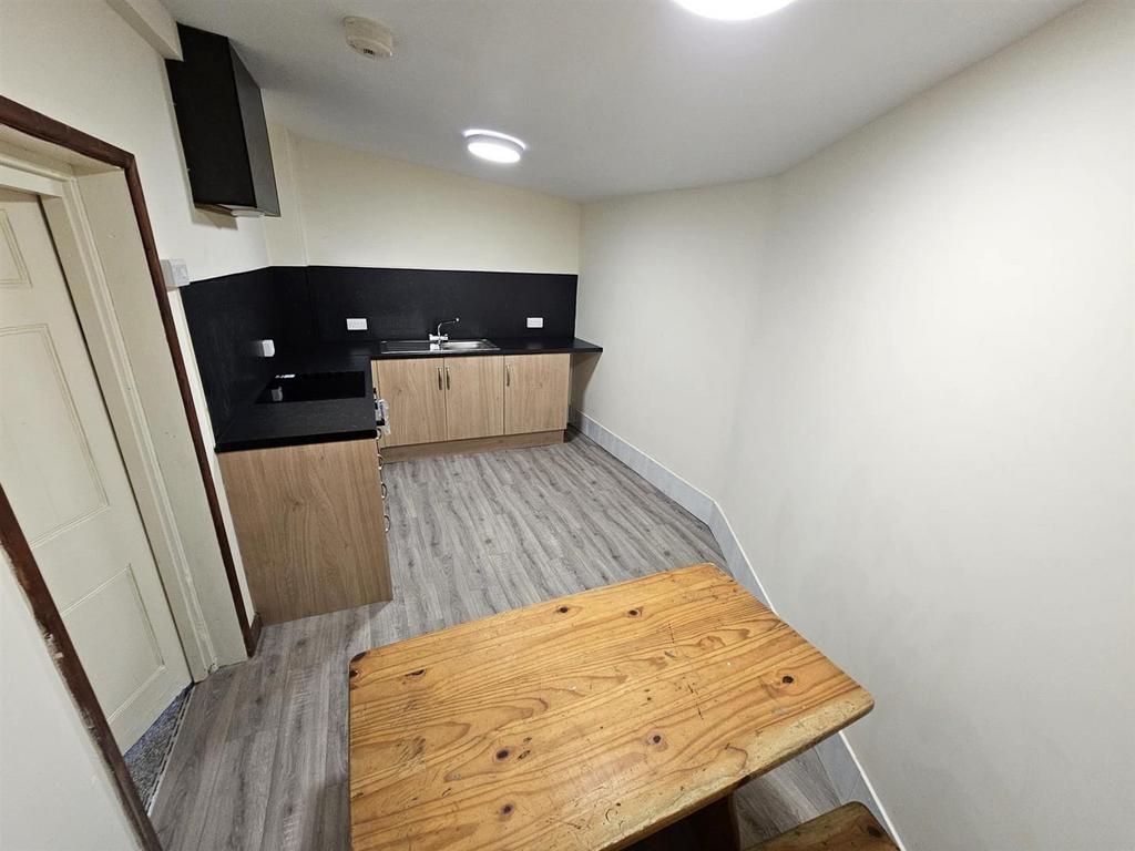 Kitchen 1.jpg