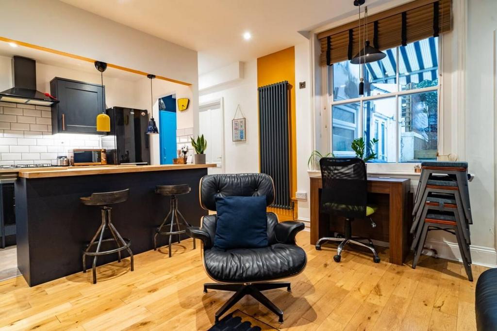 Open plan lounge kitchen (5).jpeg