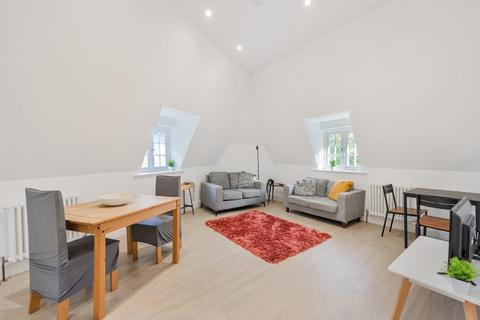 1 bedroom flat for sale, Station Approach, Tadworth KT20