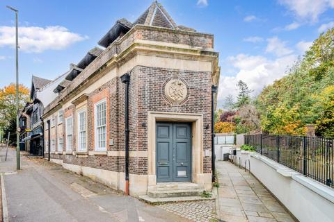 1 bedroom flat for sale, Station Approach, Tadworth KT20